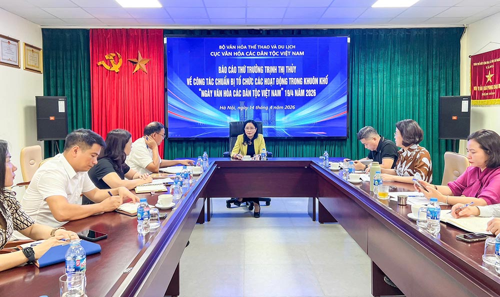 Thứ trưởng Bộ VHTTDL Trịnh Thị Thủy chủ trì buổi làm việc. Ảnh: Cổng TT Bộ VHTTDL