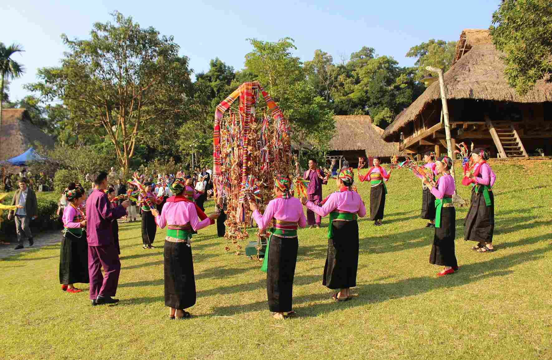 L'événement Journée de la culture des ethnies vietnamiennes (19 avril) 2026 verra la participation d'environ plus de 300 artisans, anciens des villages, chefs de village, personnes influentes, compatriotes de 54 ethnies de 34 provinces et villes. Photo: Lê Tuyến