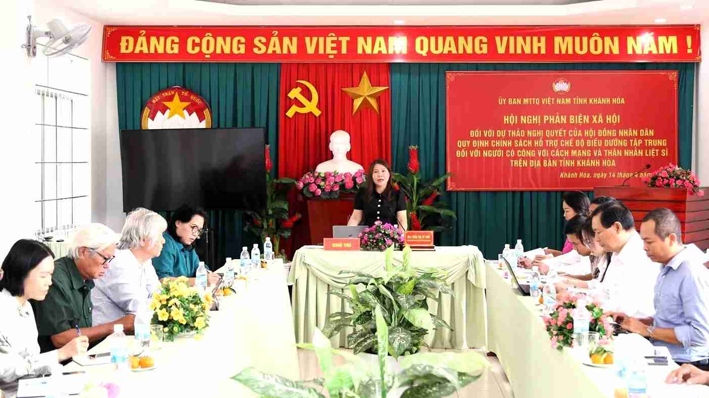 The Vietnam Fatherland Front Committee of the province organized a social criticism conference on the draft Resolution of the Provincial People's Council on policies to support centralized nursing regimes for people with meritorious services. Photo: Pham Tri