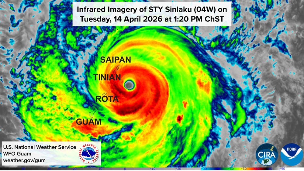 Storm monster Sinlaku's eye is approaching Saipan and Tinian Islands (Northern Mariana Islands, USA). The storm will make landfall on the archipelago on April 14. Photo: US National Weather Service in Guam