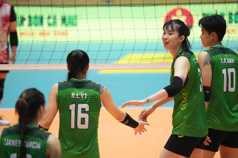 VTV Binh Dien Long An meets LPB Ninh Binh at the national volleyball tournament. Photo: VFV
