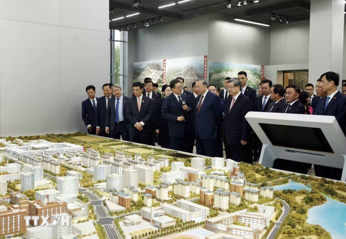 General Secretary and President To Lam and the high-level Vietnamese delegation came to learn about the actual planning and survey at Hung An New Area, Hebei Province (China). Photo: VNA