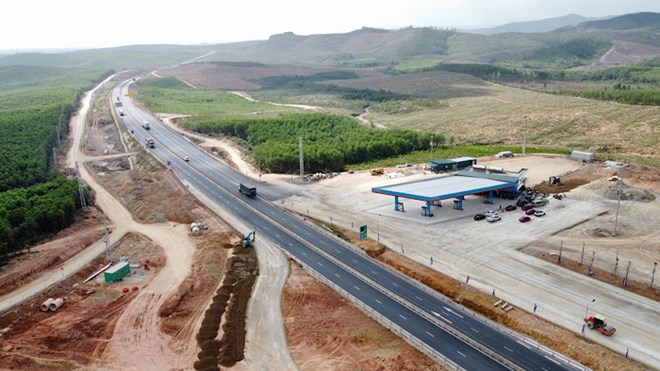Rest stop on the North - South expressway. Photo: Thanh Bay