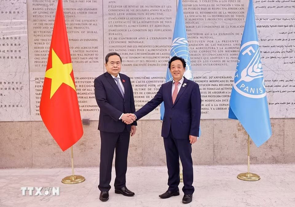 Chủ tịch Quốc hội Trần Thanh Mẫn gặp Tổng Giám đốc Tổ chức Nông nghiệp và Lương thực Liên hợp quốc (FAO) Khuất Đông Ngọc. Ảnh: TTXVN