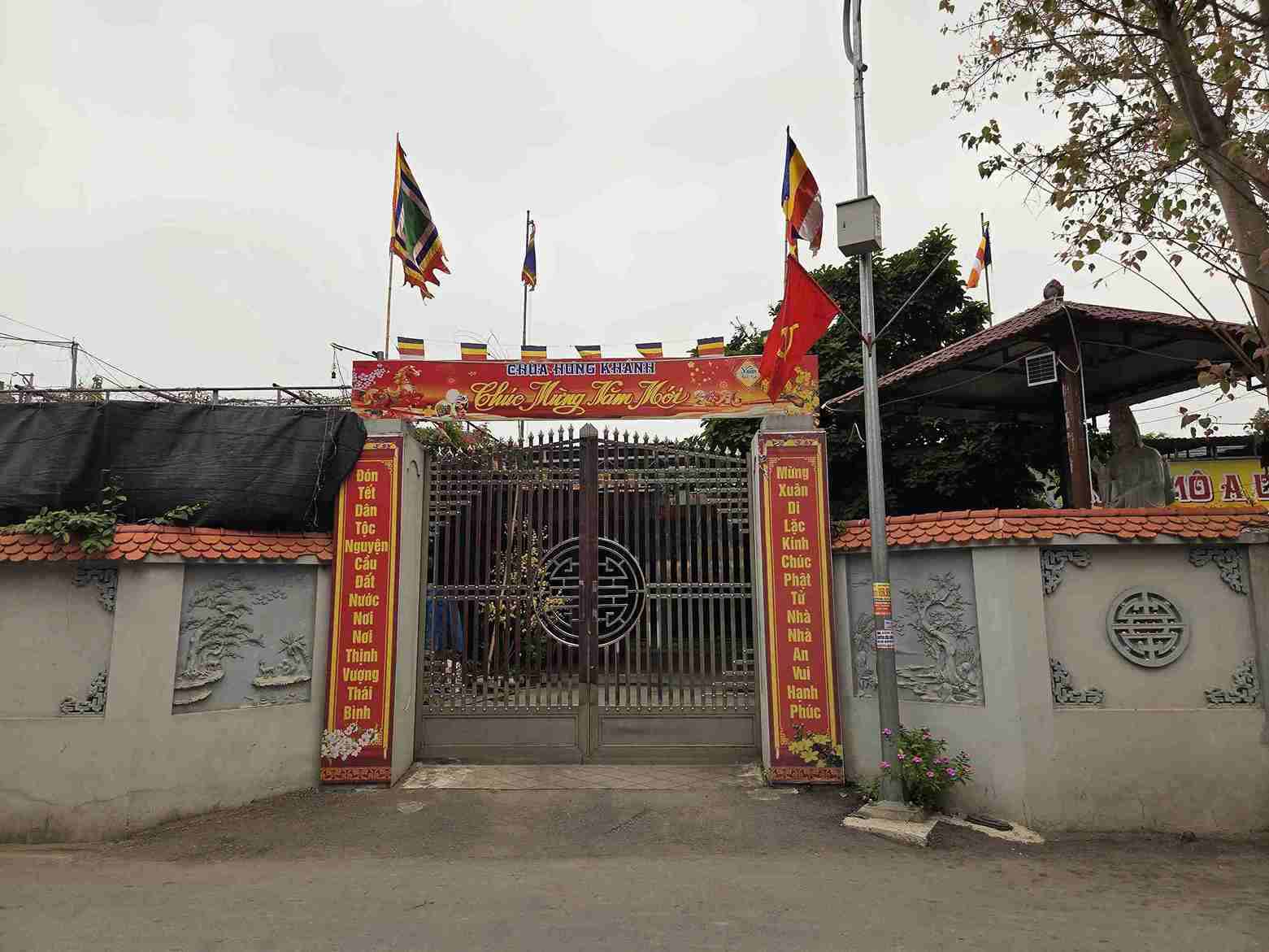 Cổng chùa Hưng Khánh, Đình Vân Nội. 