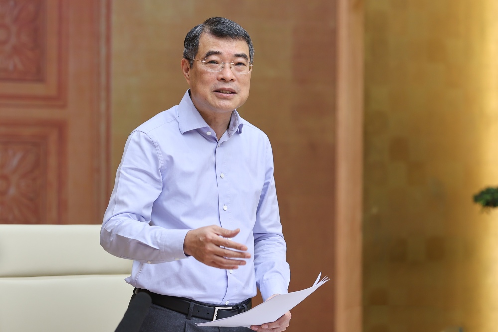 Politburo member, Prime Minister Le Minh Hung requests to complete specific preferential policies on salaries and allowances for teachers. Photo: VGP