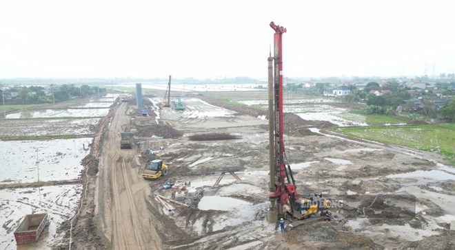 The road from Thai Binh ward to Hung Ha commune connects with Pho Hien ward (Hung Yen province). Photo: Ha Vi