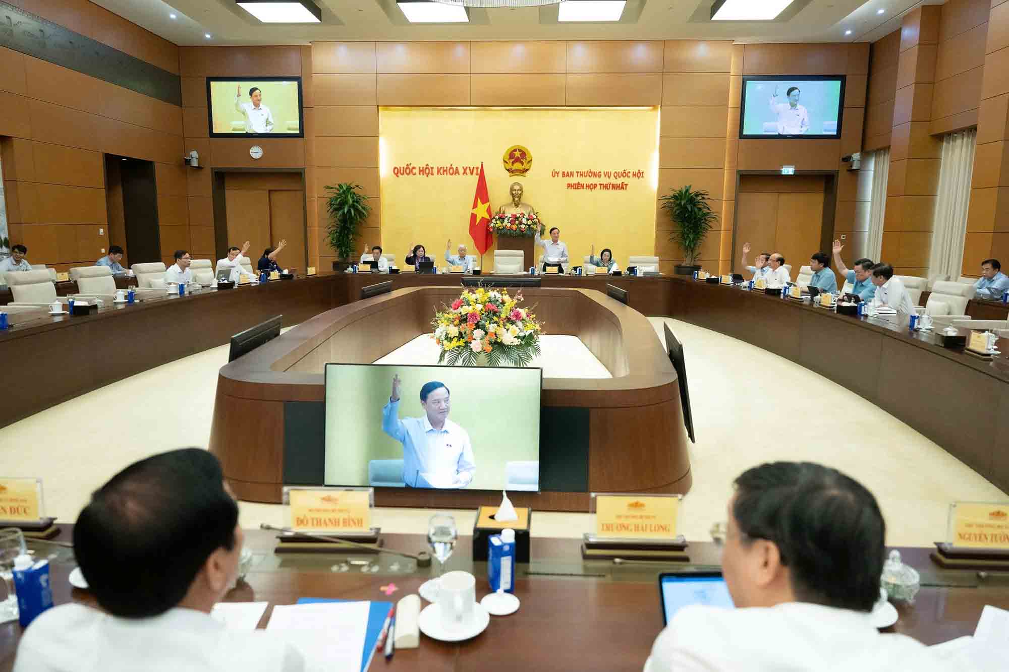 The National Assembly Standing Committee unanimously submitted to the National Assembly for consideration and decision the establishment of Dong Nai City directly under the Central Government. Photo: Quochoi. vn