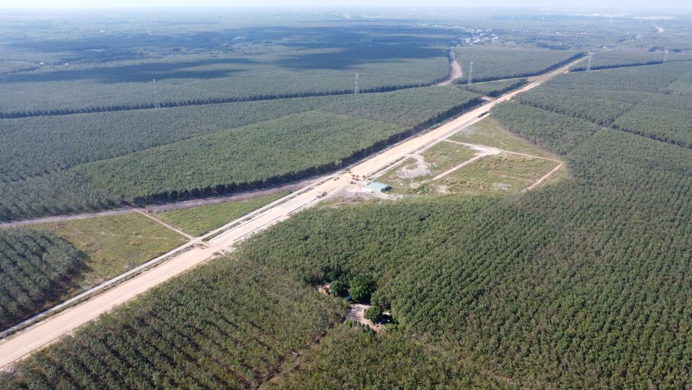 Các địa phương đang đẩy nhanh tiến độ giải phóng mặt bằng làm cao tốc. Ảnh: Đình Trọng