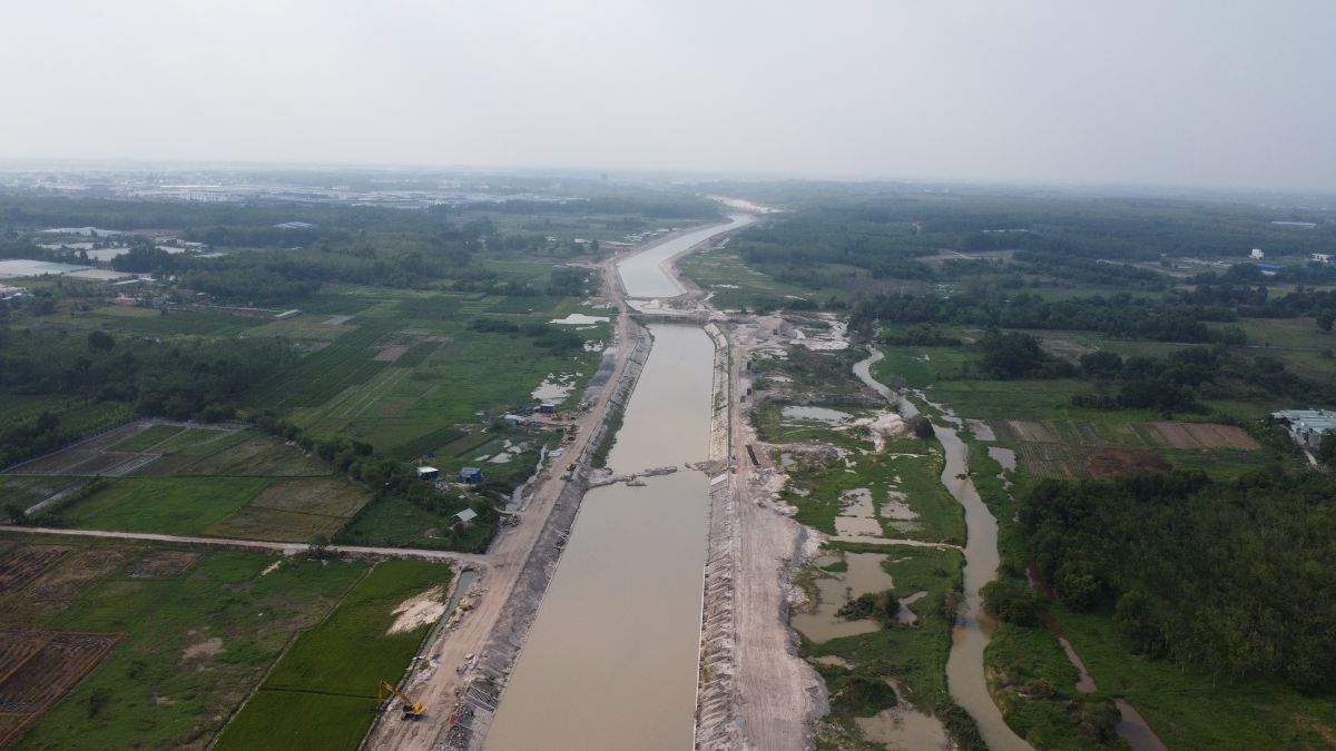 Ho Chi Minh City - Thu Dau Mot - Chon Thanh expressway project running parallel to Suoi Cai section passing through Binh Duong ward. Photo: Dinh Trong