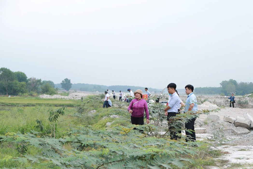 Phường Bình Dương tuyên truyền vận động người dân để giải phóng mặt bằng làm cao tốc. Ảnh: Phường Bình Dương