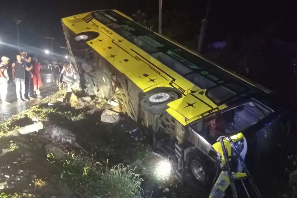 Scene of the passenger car accident. Photo: Hoang Thanh