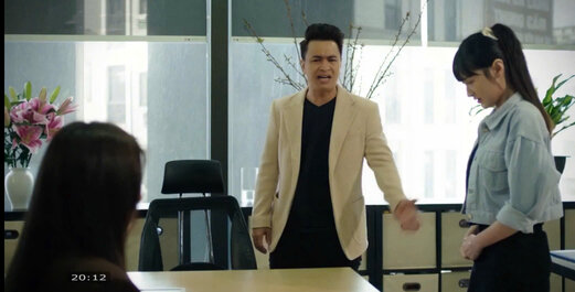 Trang bị ép phải đền bù 20 triệu vì sai sót tron hợp đồng tập 23 “Bước chân vào đời“. Ảnh: VFC