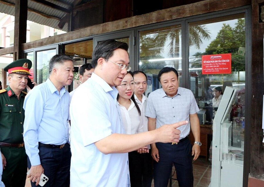 The "green channel" mechanism in resolving administrative procedures to serve the goal of double-digit growth has been piloted by Phu Tho. Photo: CTTĐT Phu Tho province