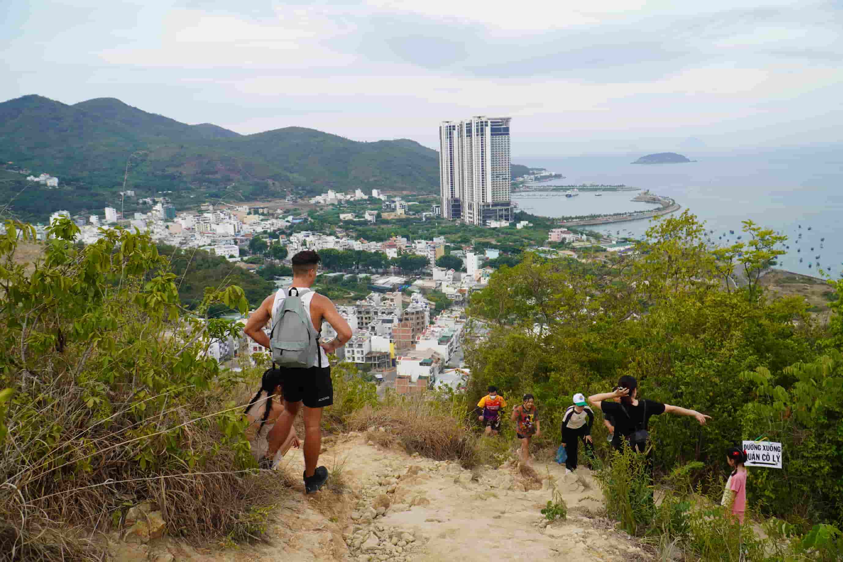 Functional agencies are conducting a legal review before proposing to study the Co Tien Mountain Urban Area project. Photo: Huu Long