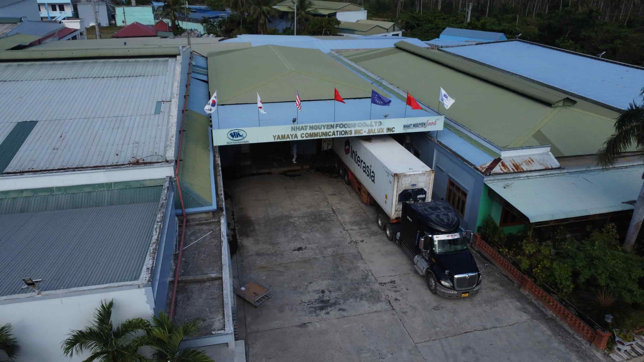 카인호아 기업은 소수 민족 노동자에게 계좌를 통해 급여를 지급하는 로드맵에 대해 세무 당국에 청원했습니다. 사진: 흐우롱