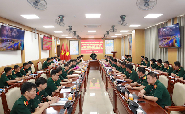 General Nguyen Trong Nghia - Head of the General Department of Politics of the Vietnam People's Army working with the Military Command of Da Nang City. Photo: Quang Cuong
