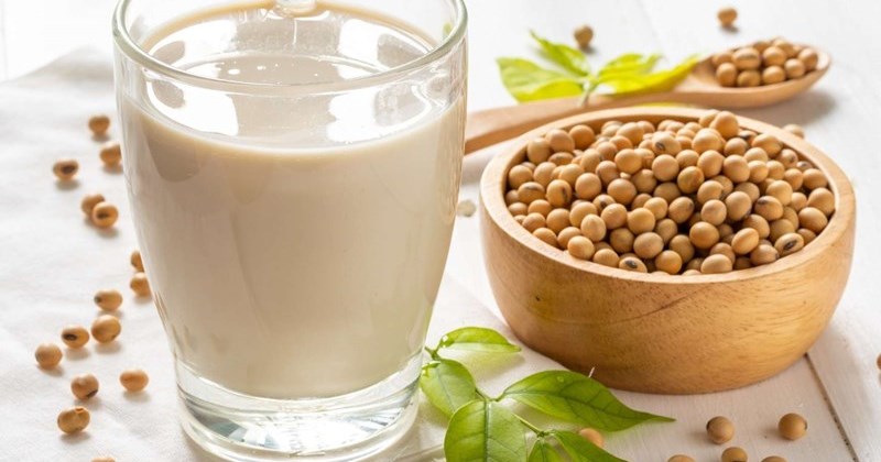 Uống sữa đậu nành sai cách âm thầm gây hại thận