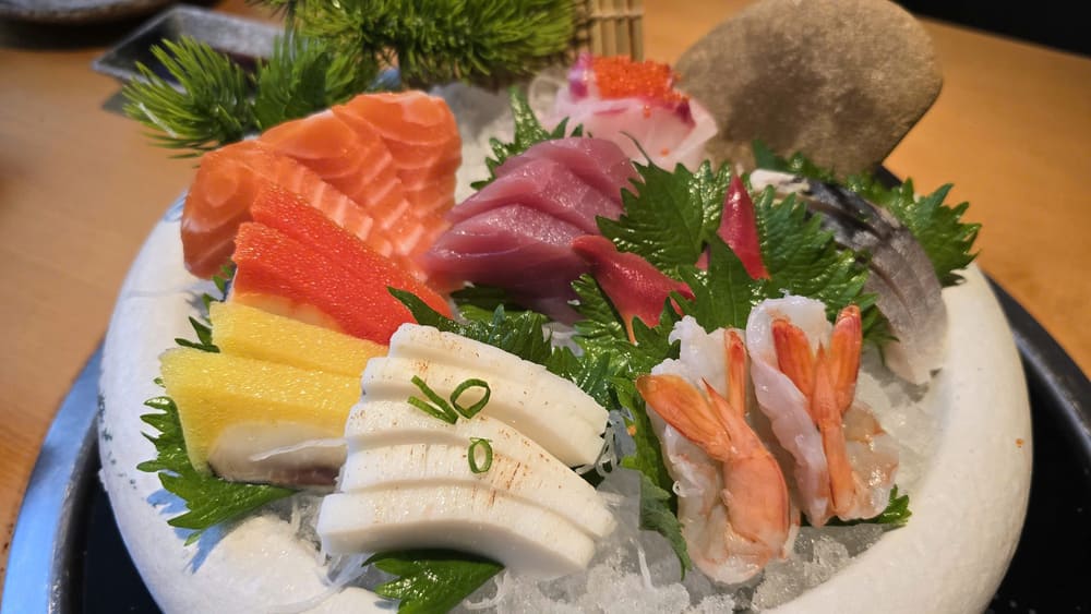 Regularly adding sashimi to the menu will help bring high nutritional value to the body. Photo: Tuan Dat