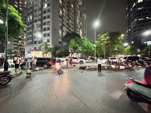 Hiện trường vụ ô tô Mercedes gây tai nạn liên hoàn. Ảnh: Đỗ Hạnh