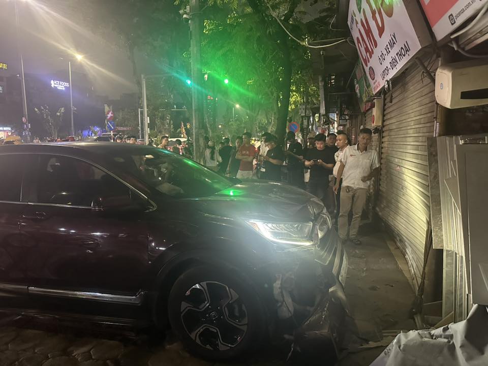 Hiện trường vụ xe CRV gây tai nạn giao thông. Ảnh: Hoàng Phú Thọ