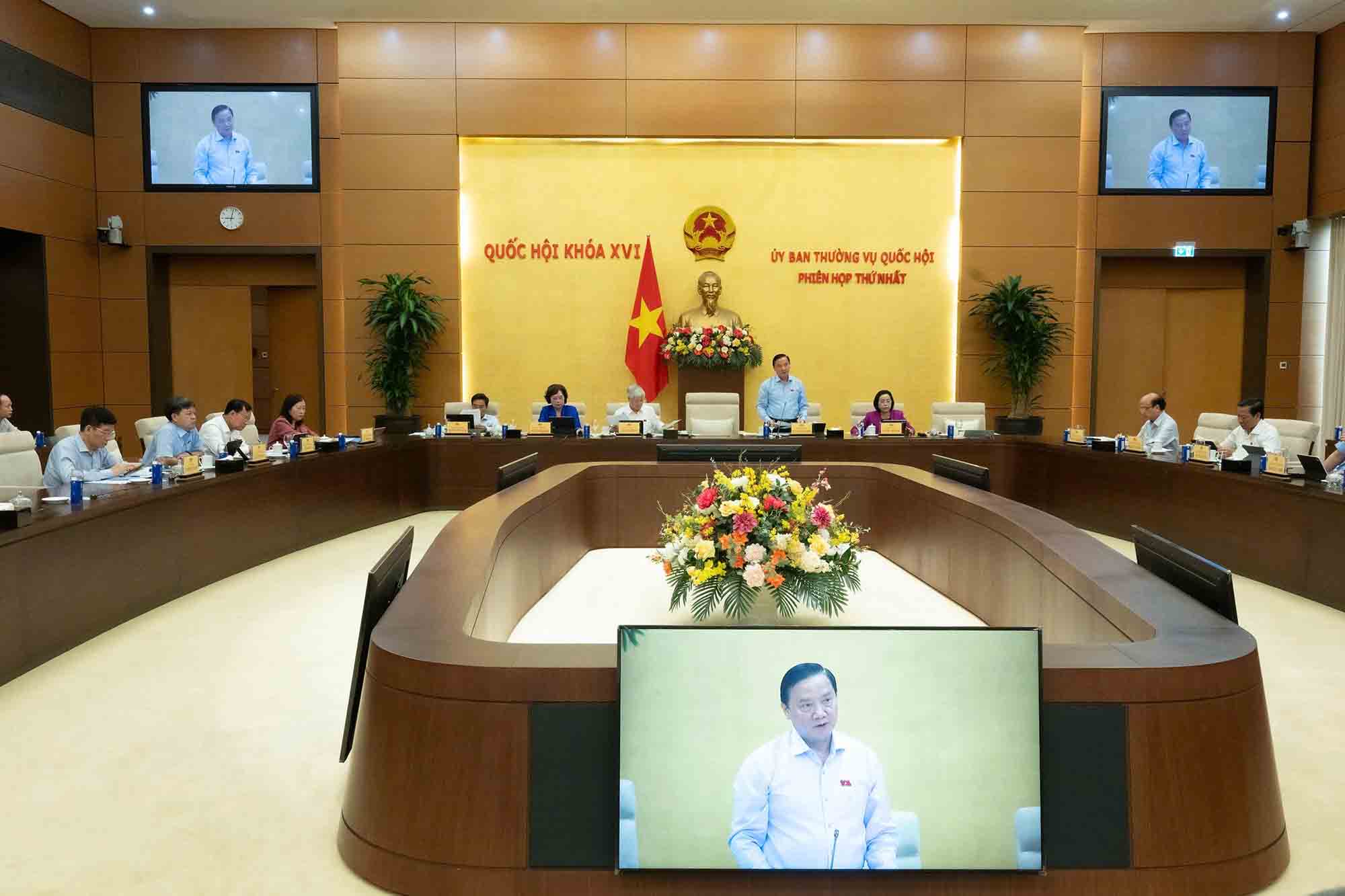 Ủy ban Thường vụ Quốc hội cho ý kiến về việc giải trình, tiếp thu, chỉnh lý đối với dự thảo Luật Thủ đô (sửa đổi). Ảnh: Quochoi.vn