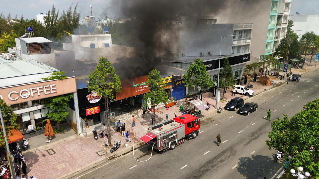 Restaurant fire in Tay Ninh, many properties burned down