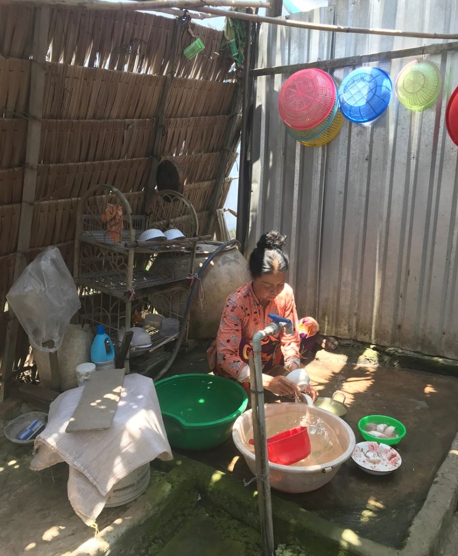 Ngôi nhà đơn sơ, không có vật dụng gì đáng giá. Ảnh: Diệu Hiền