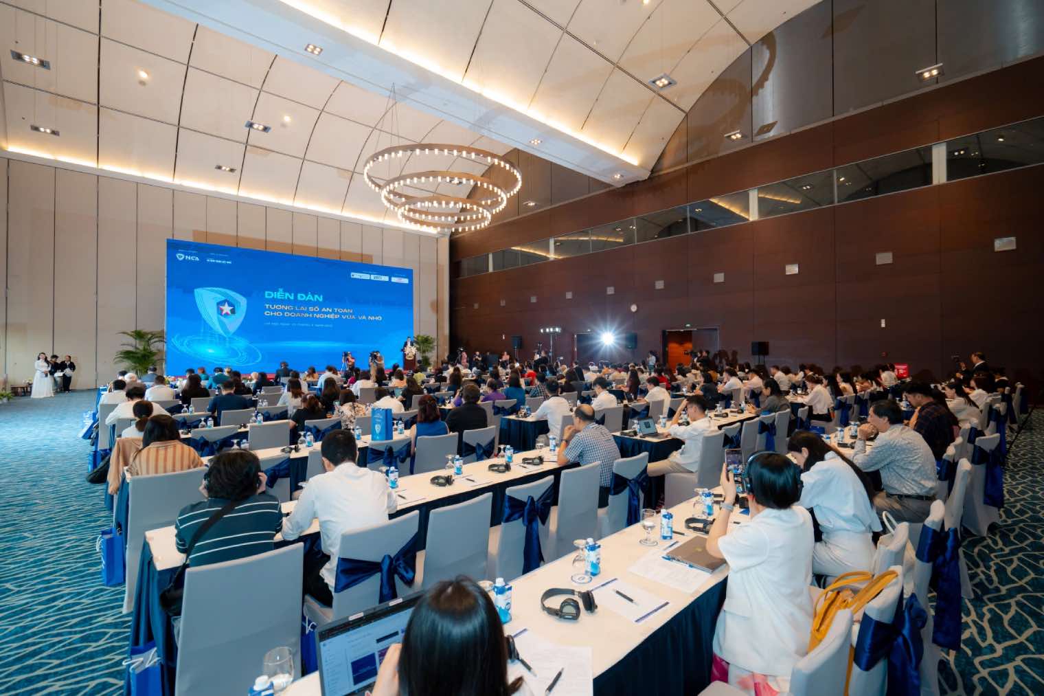 Toàn cảnh diễn đàn “Tương lai số an toàn cho Doanh nghiệp vừa và nhỏ“. Ảnh: Thu Uyên