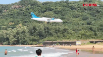 L'avion a atterri à Côn Đảo juste dans la zone de la plage de Đầm Trầu.