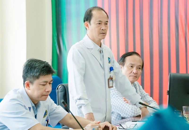 Lãnh đạo Bệnh viện Việt - Hàn đánh giá cao hiệu quả phong trào học và làm theo Bác trong hoạt động Công đoàn và chuyên môn của đơn vị. Ảnh: Trường An