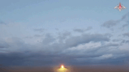 ウクライナの拠点を攻撃するロシア砲兵。写真:ロシア国防省