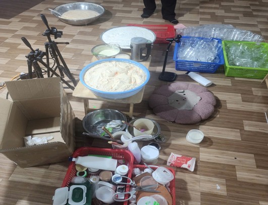 Mỹ phẩm được pha trộn, đóng gói từ các hóa chất, mỹ phẩm trôi nổi tiềm ẩn nguy cơ đối với sức khỏe. Ảnh: Công an 