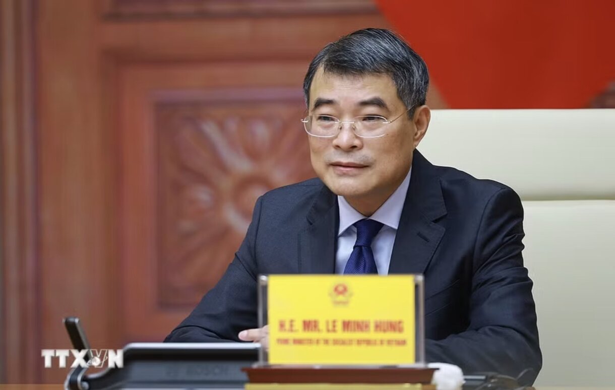 レ・ミン・フン政治局委員、首相が、エネルギー自主性に関する拡大されたアジアゼロ排出コミュニティ(AZEC)オンラインサミットに参加。写真:TTXVN