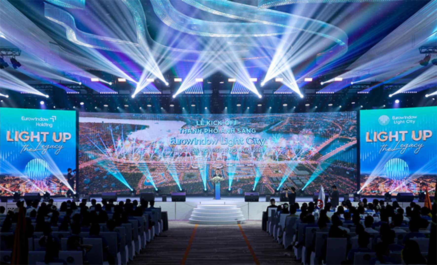 Toàn cảnh  không khí sự kiện kick-off. Ảnh: Eurowindow 