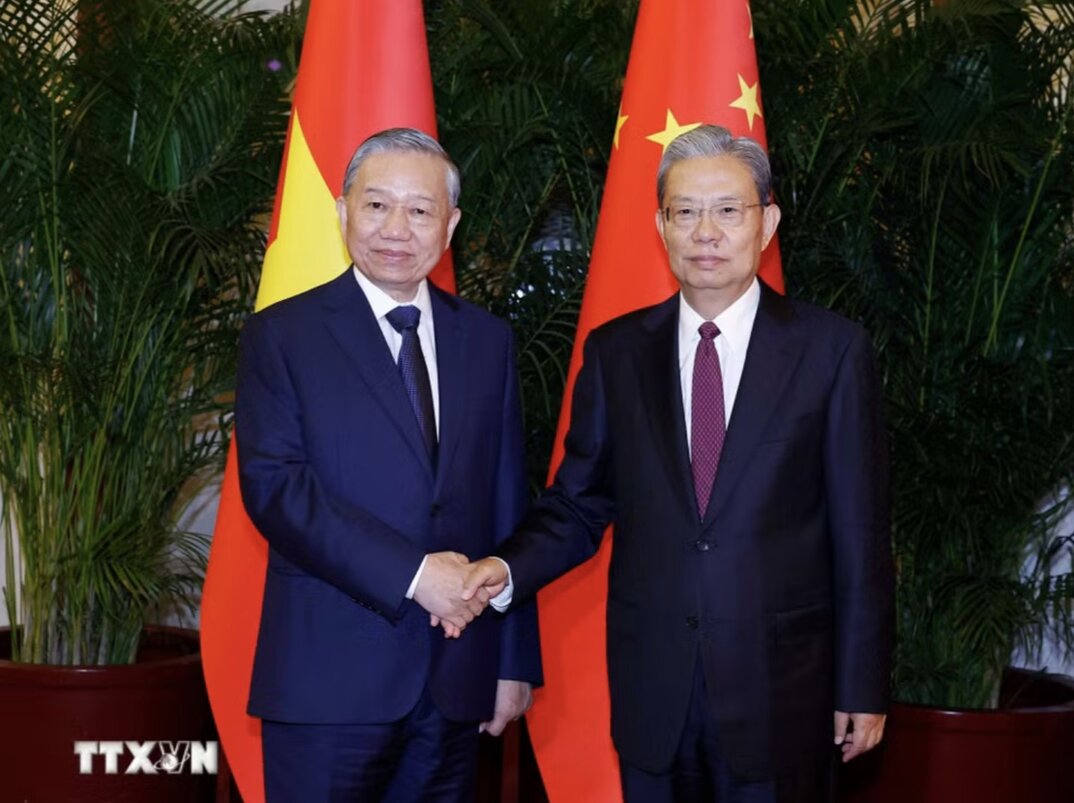 蘇林総書記・国家主席と中国共産党中央政治局常務委員、中華人民共和国全国人民代表大会常務委員会委員長の趙楽際氏。写真:TTXVN