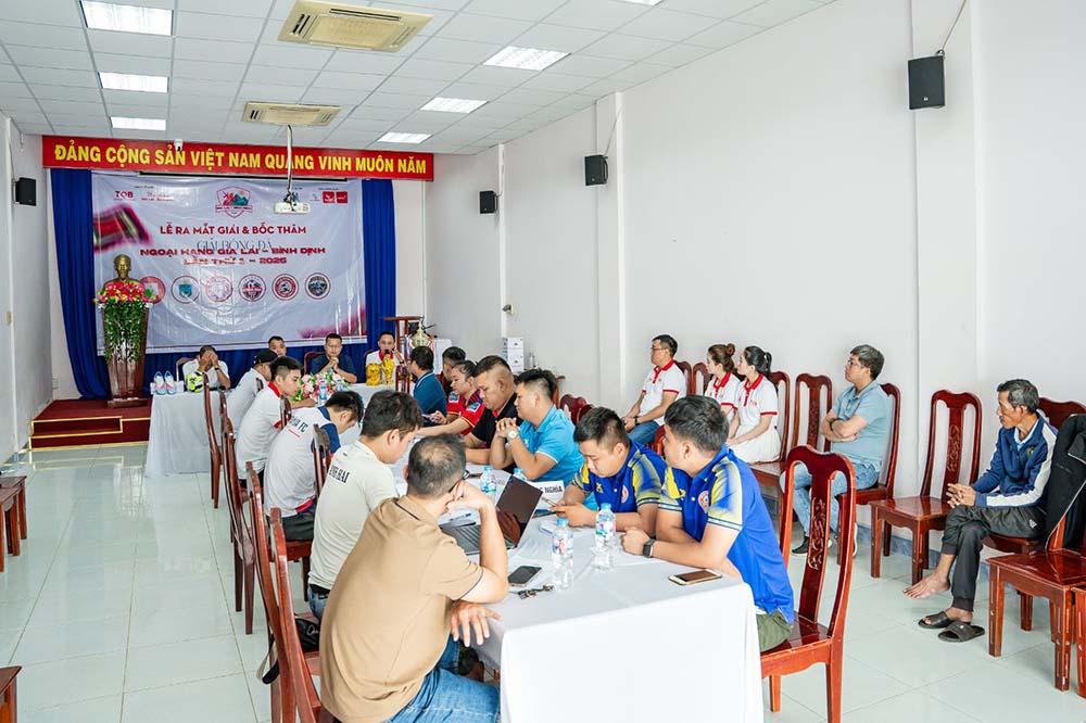 Toàn cảnh buổi công bố và bốc tham chia bảng giải đấu. Ảnh: HLC