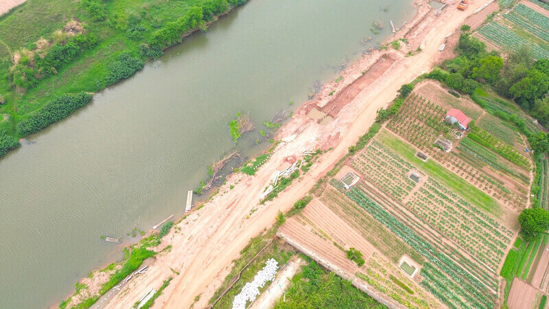 Công trình vắng vẻ, thưa thớt. Ảnh: Khánh Linh
