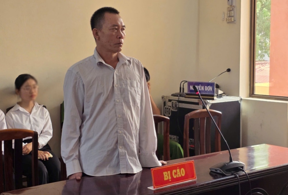 Cao Văn Phường (thuyền trưởng) chỉ đạo cả hai tàu cùng 16 ngư dân vượt ranh giới sang vùng biển Indonesia đánh bắt trái phép. Ảnh: Văn Vũ