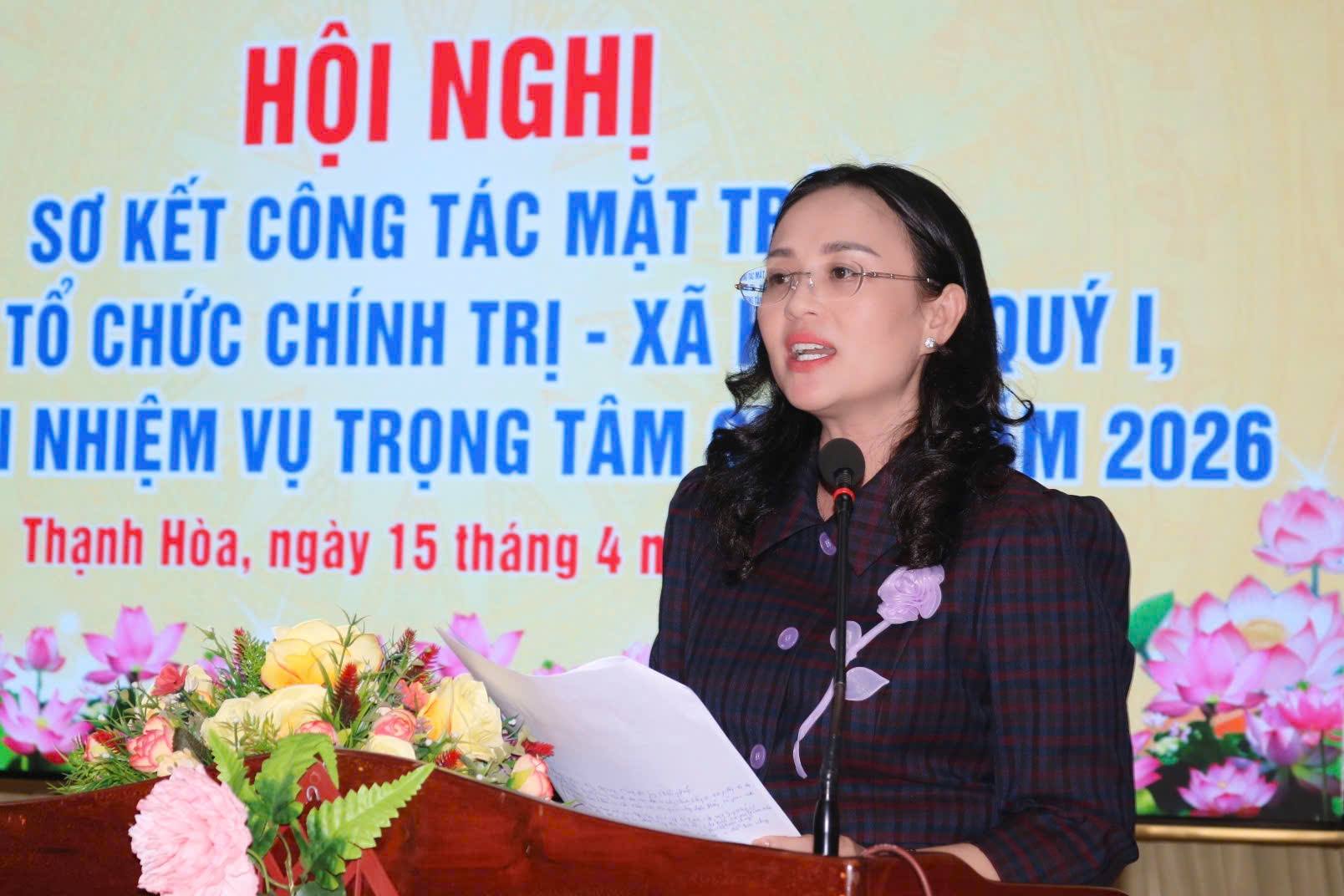 Bà Lê Thị Sương Mai - Thành ủy viên, Phó Chủ tịch Ủy ban MTTQ Việt Nam TP, Chủ tịch LĐLĐ TP Cần Thơ phát biểu tại hội nghị. Ảnh: Văn Nhanh