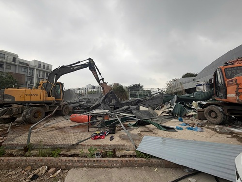 Hà Nội cưỡng chế cụm 22 sân pickleball xây trái phép trên đất nông nghiệp. Ảnh: Minh Hạnh 