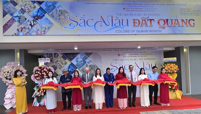 Khai mạc không gian nghệ thuật mang tên Sắc màu Đất Quảng. Ảnh: Nguyễn Linh