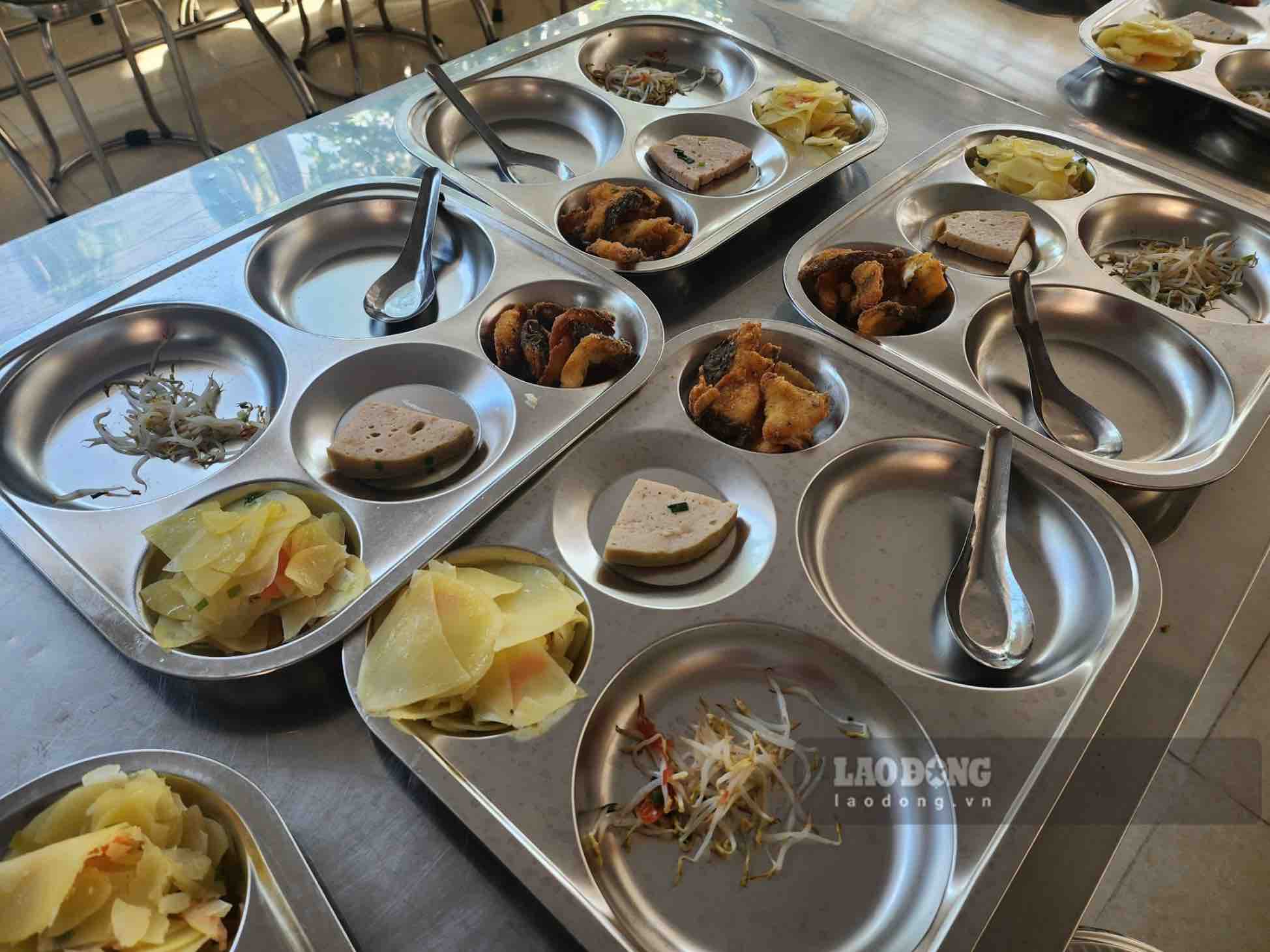 Hanoï exige que les repas des élèves soient rendus publics, afin d'éviter toute obscurité. Photo: Vân Trang