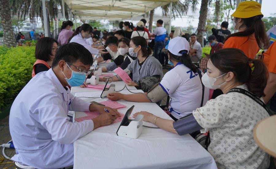 Hai Phong Trade Union organizes health check-ups and occupational disease screening for workers. Photo: Hoang Khoi