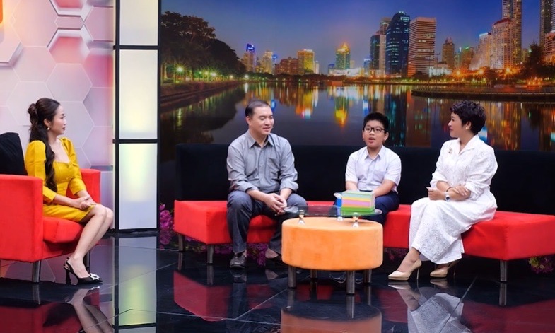 El niño Thái Sơn habla con los invitados sobre sus deseos para su padre ciego. Foto: Jet proporcionada.