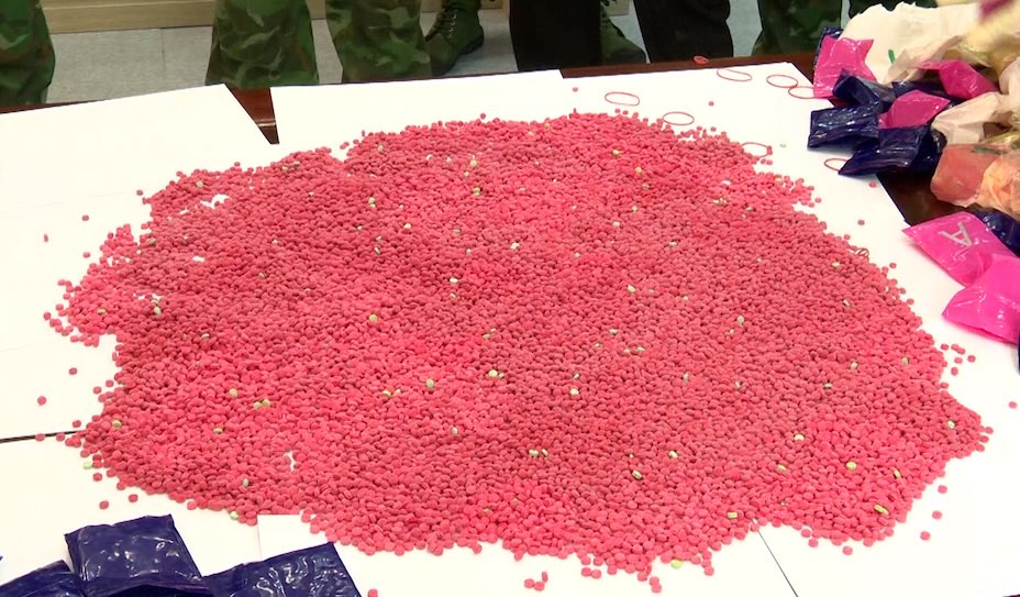 Transporting 24,000 pink pills, 2 subjects arrested. Photo: Ha Tinh Border Guard