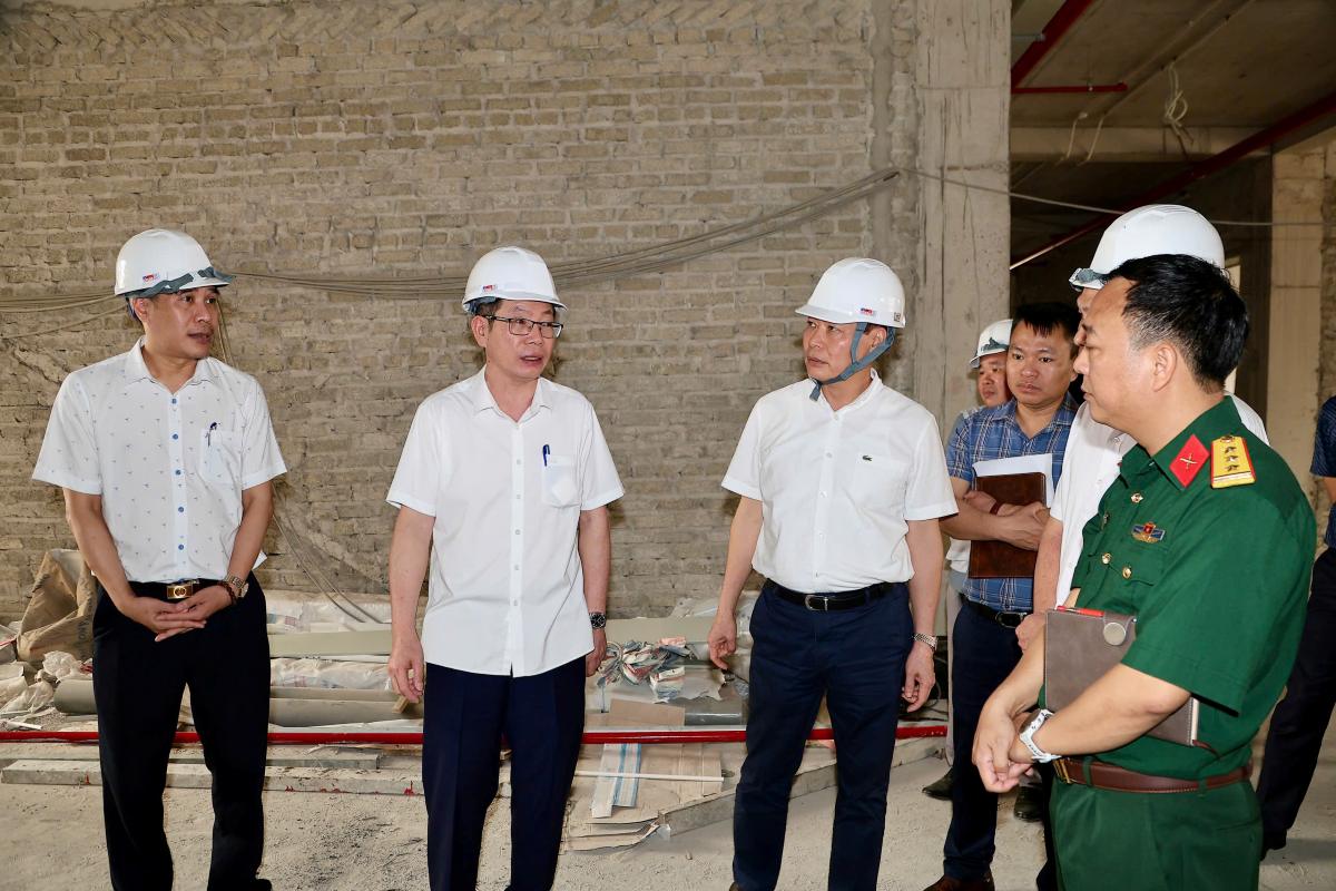 ティエンラン地域医療センター改修投資プロジェクトの進捗状況を検査。写真:ハイフォン電子情報ポータル