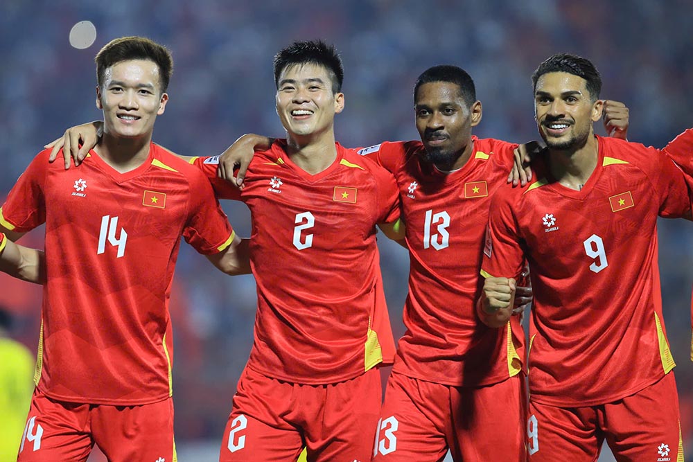 ベトナム代表は、ラオス、ネパール、マレーシア代表がいるグループFで首位に立った後、2027年アジアカップ出場権を獲得しました。写真:ミン・ダン
