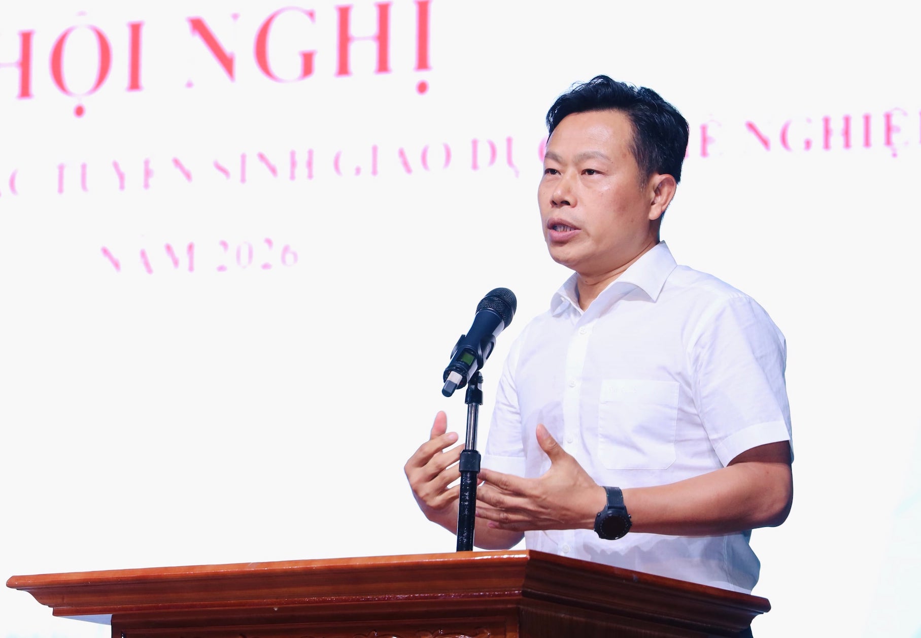 Thứ trưởng Bộ GDĐT Lê Quân phát biểu tại hội nghị. Ảnh: Nguyễn Mạnh