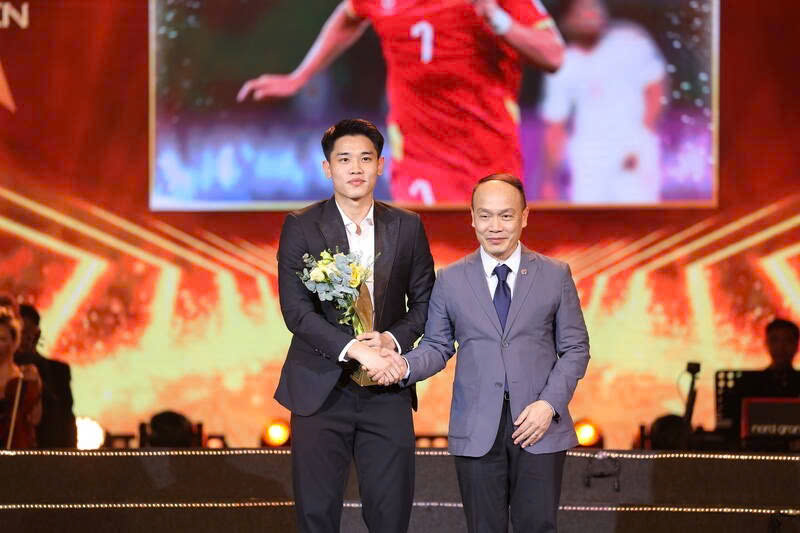 グエン・ディン・バック選手は、コンヒエン2026で年間最優秀若手スポーツ選手賞を受賞しました。写真:組織委員会